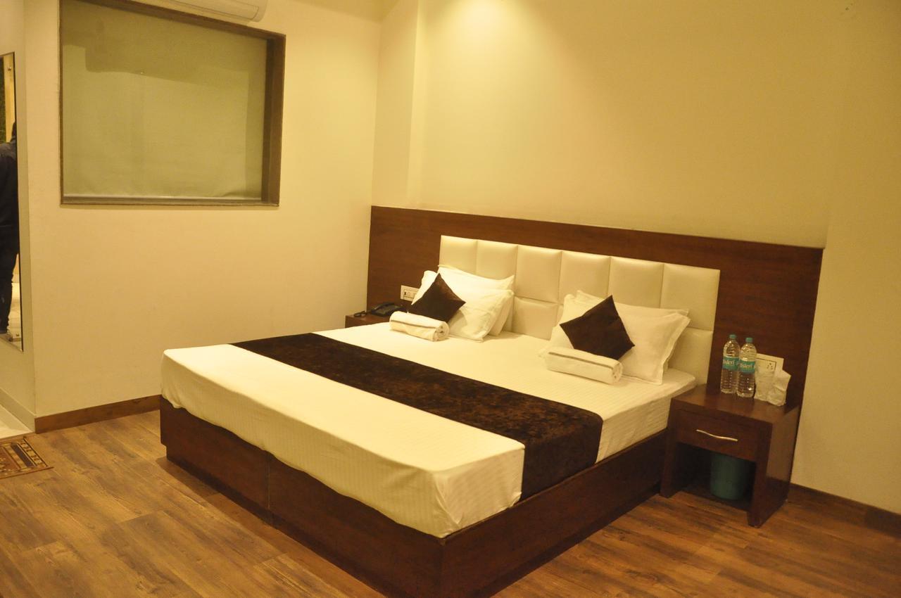Lotus Grand Akm Hotel Kalka Exterior photo